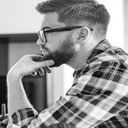 張?chǎng)? /></dt>
								<dd>
									<h3><a href=